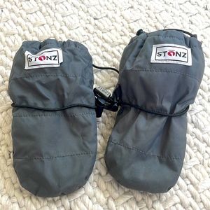 Like new Stonz mittens (12-24 Mos). Perfect for your baby in the cold!